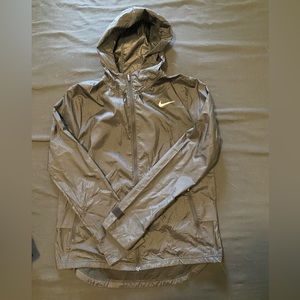 Nike Essential women’s water repellent windbreaker jacket